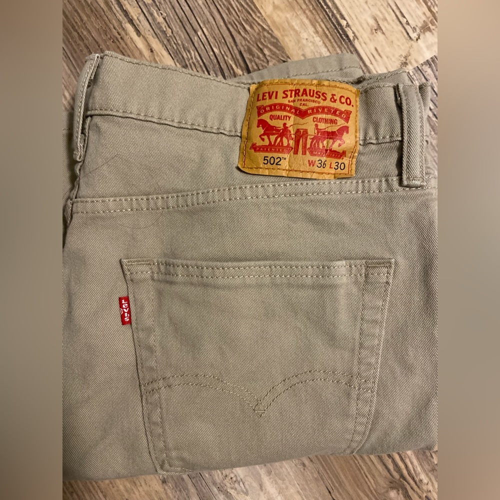 Men’s tan Levi Strauss & Co. 502 straight leg jeans sz 36x30 EUC!